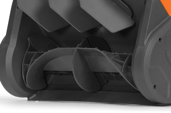 The snowplow is rechargeable DAEWOO DAST 4242Li