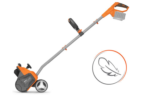 The snowplow is rechargeable DAEWOO DAST 4242Li